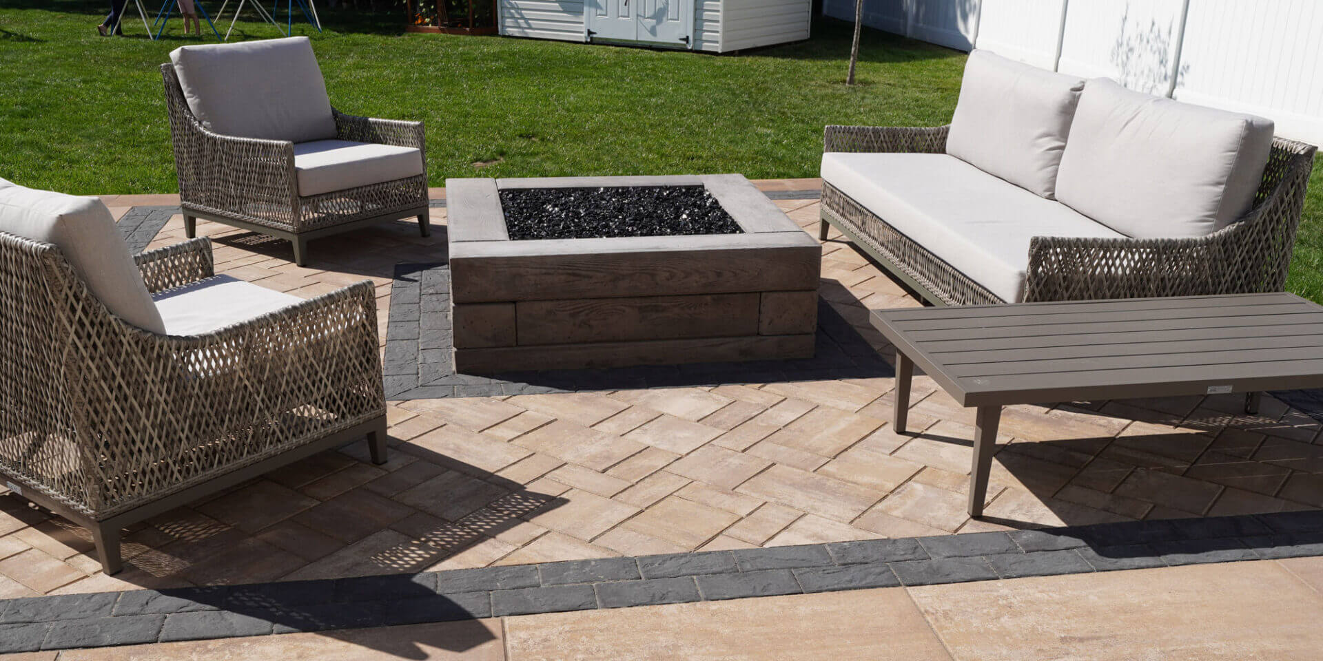 Outdoorlivingbanner